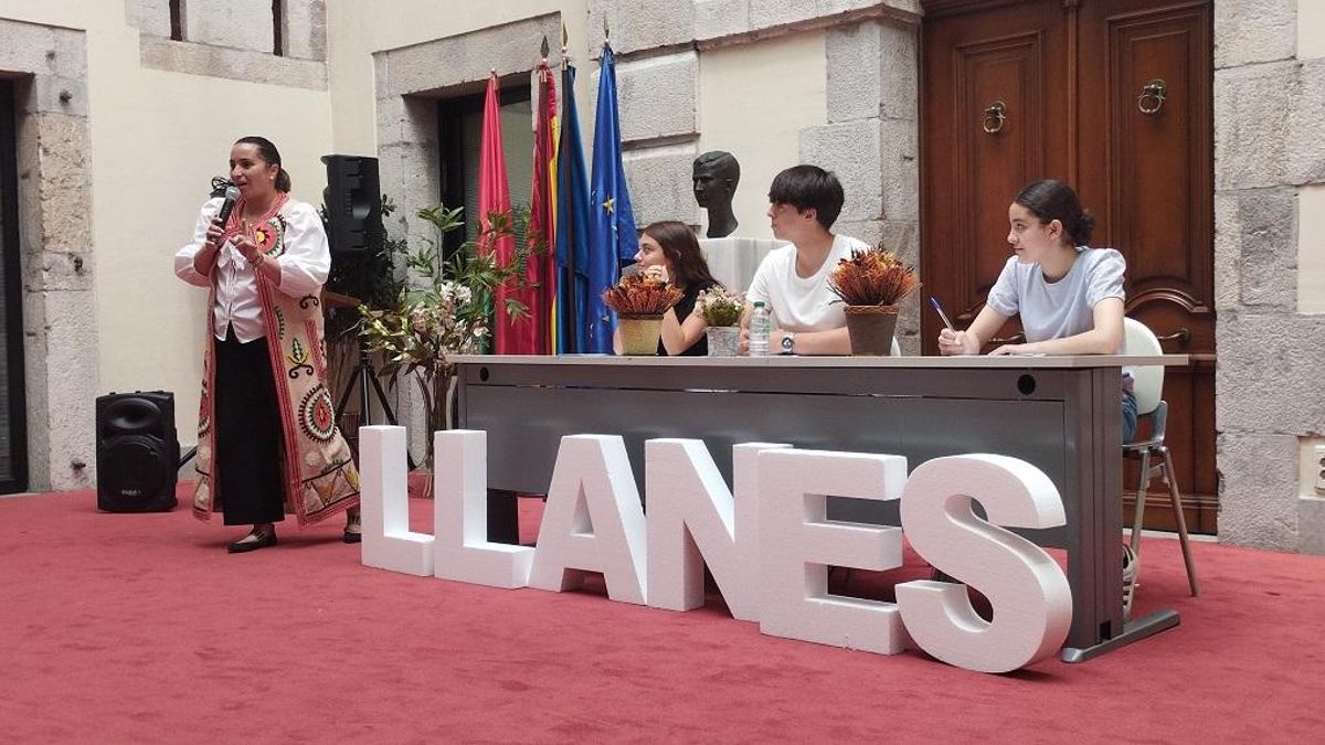 Consejo Local de Infancia de Llanes presidido por la concejala Priscila Alonso