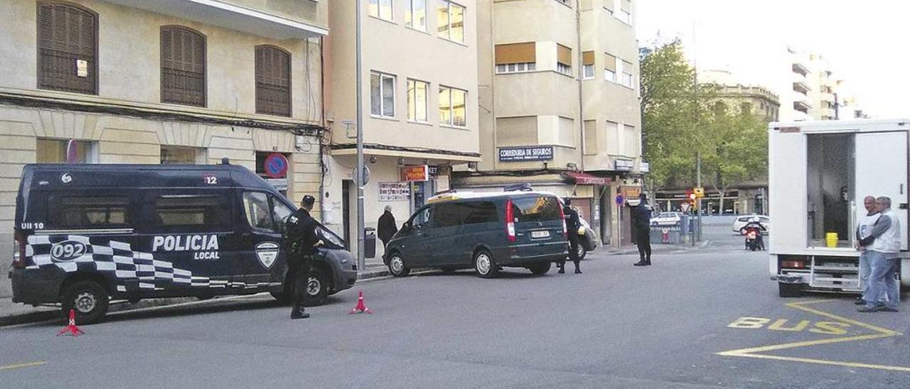 Control de la Policía Local de Palma el jueves en la Porta de Sant Antoni.