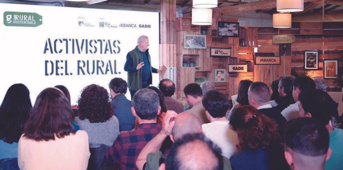 Una de las charlas en el anterior foro.