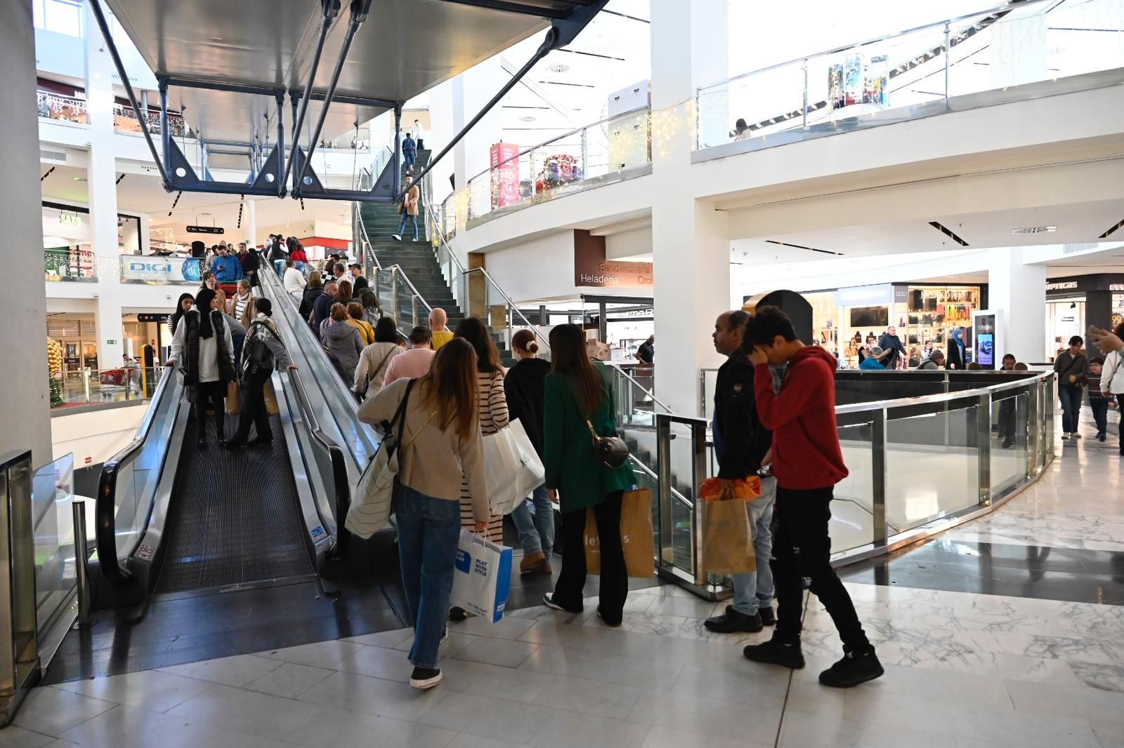 Castellón disfruta de un festivo de compras navideñas