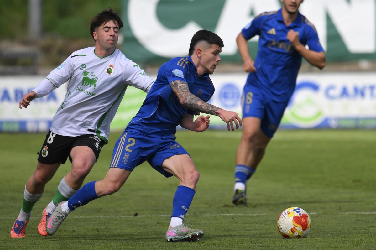 Adri Fernández ante Solórzano, ayer, en El Astillero.