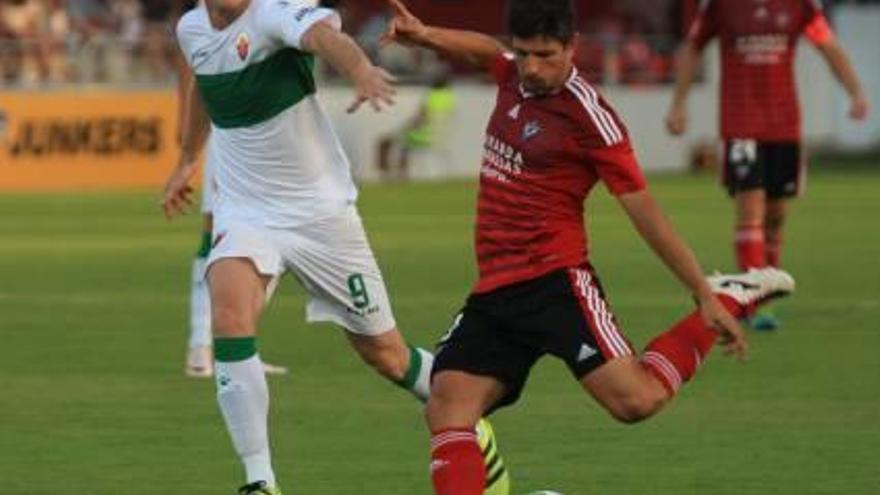 Álex Fernández, durante el partido de Copa del pasado martes entre el Elche y el Mirandés.