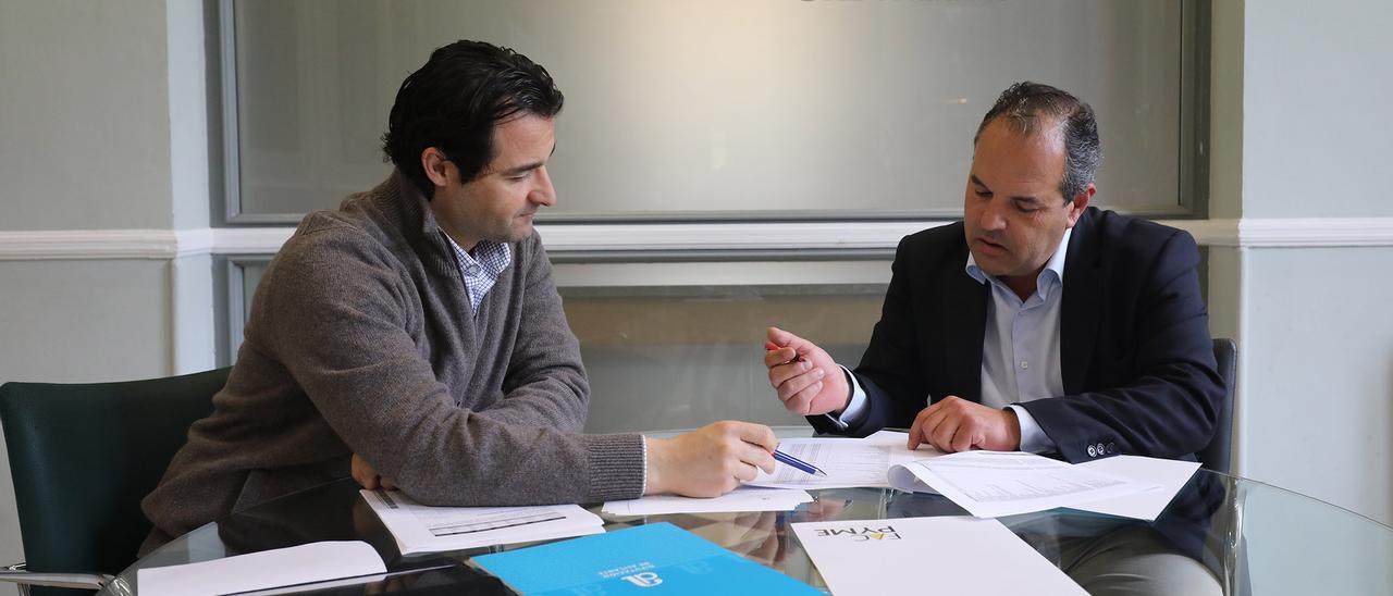 El diputado provincial de Economía, Eduardo Dolón, y el presidente de Facpyme, Carlos Baño.