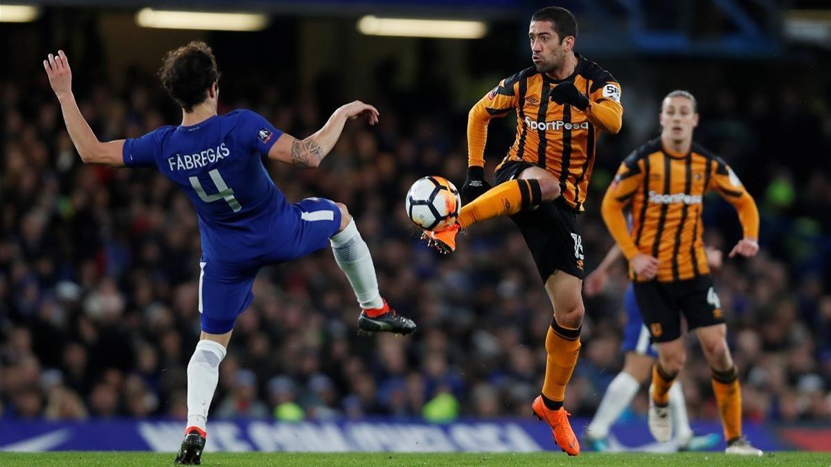 Cesc durante el partido contra el Hull, que se disputó en Stamford Bridge.