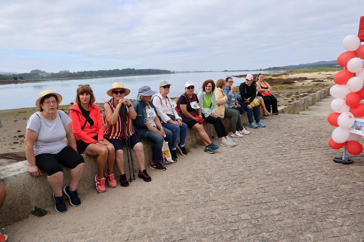 Asistentes a la caminata de Cambados.