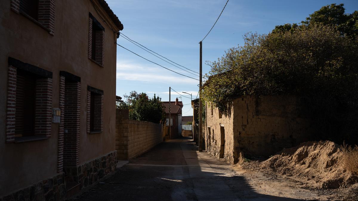 Una calle vacía en la Zamora rural