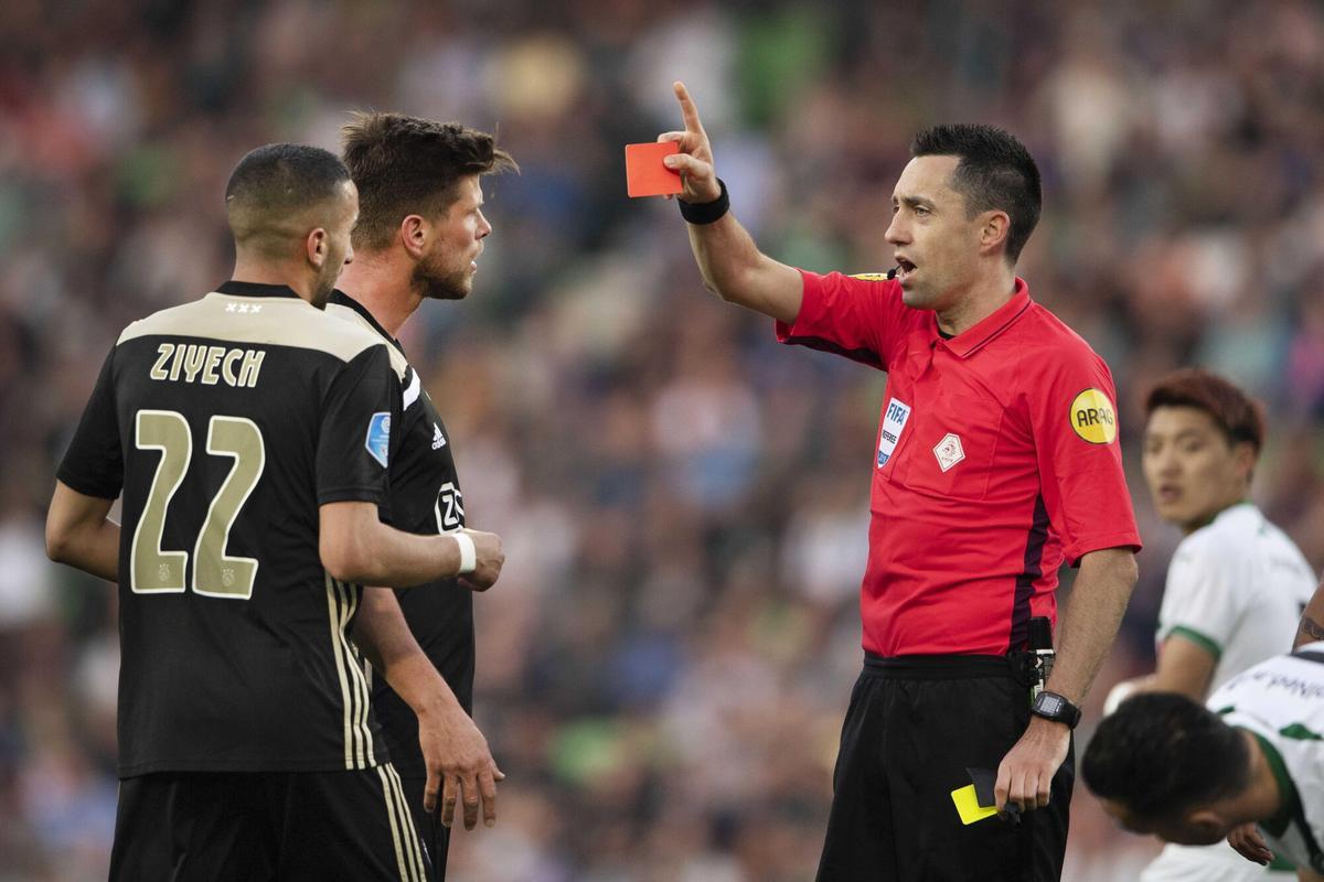 Dennis Higler fue uno de los dos árbitros de VAR del Inter-FC Barcelona