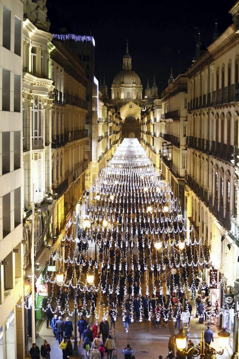 El alcalde de Zaragoza, Jorge Azcón, realiza el encendido de la iluminación navideña