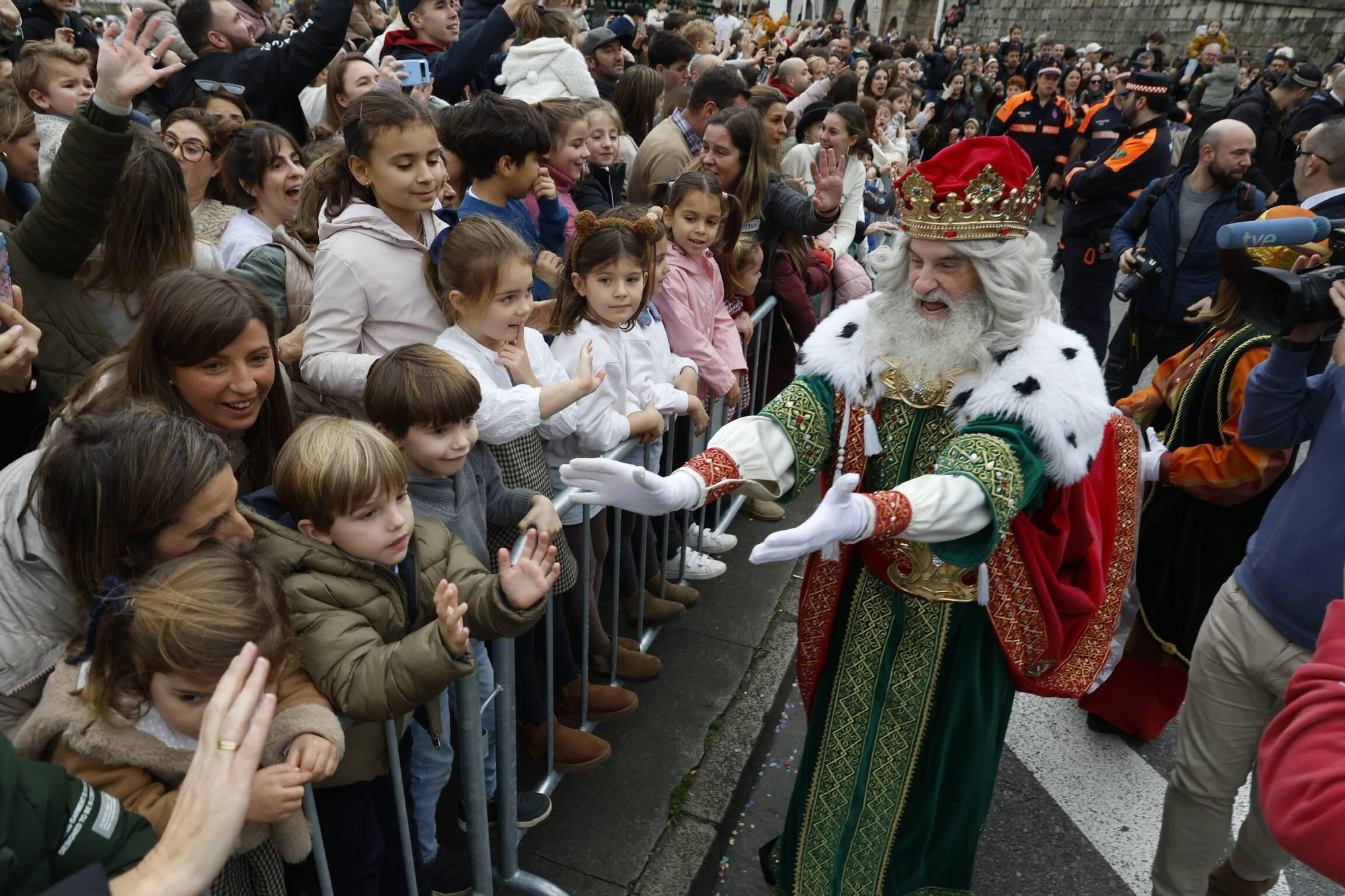 En imágenes: Los Reyes Magos desembarcan en Gijón