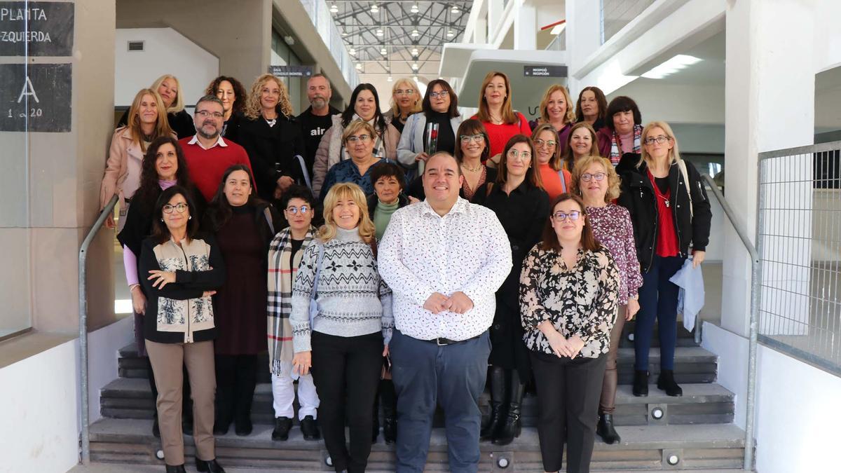 Los ediles y participantes.