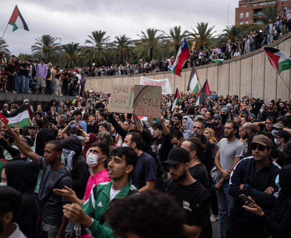 Unes 15.000 persones marxen a Barcelona en defensa de la Flotilla