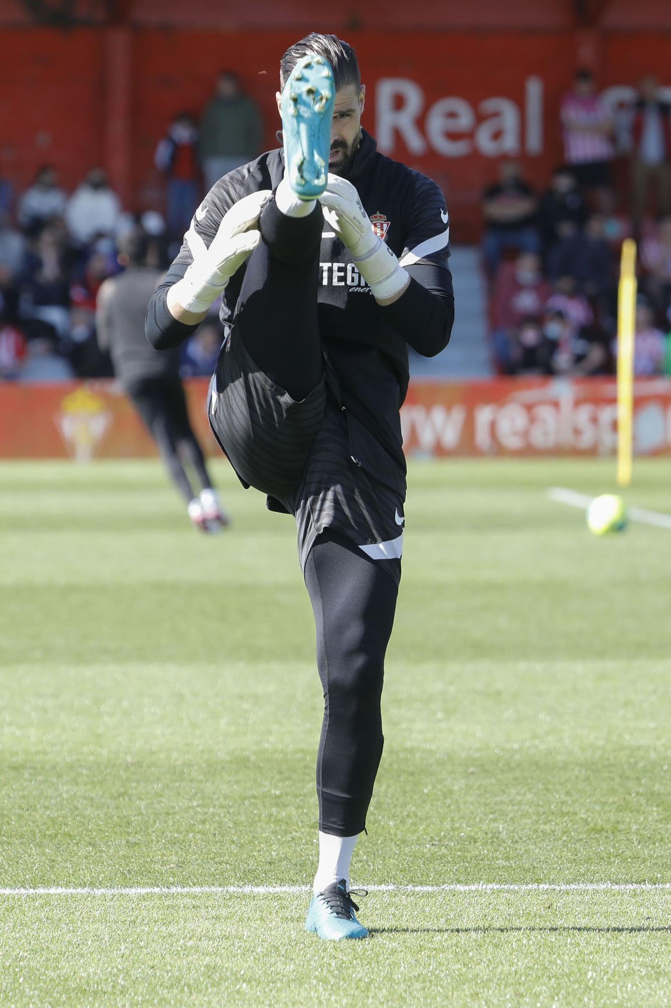 EN IMÁGENES: Más de 300 aficionados asisten al entrenamiento del Sporting antes del derbi