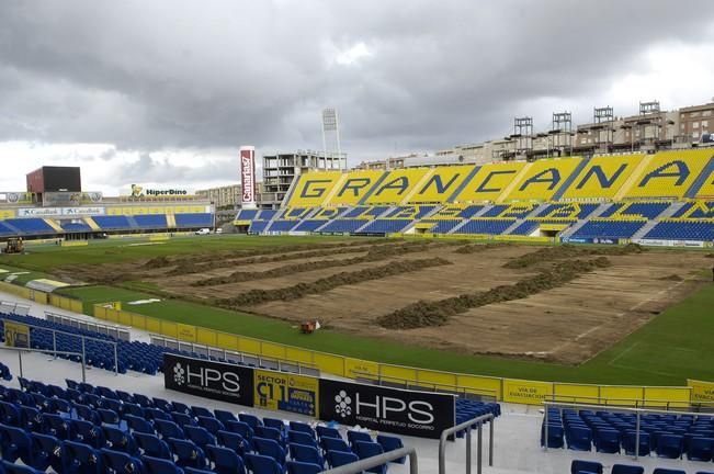 PREPARANDO EL CESPED PARA LA PROXIMA TEMPORADA