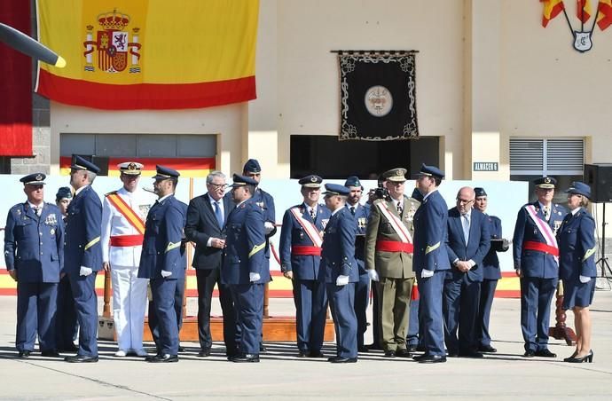 10/12/2019 TELDE.  El Mando Aéreo de Canarias celebra la festividad de Nuestra Señoara del Loreto, Patrona del Ejército del Aire, con imposición de condecoraciones, homenaje alos Caídos y Desfile.  Fotógrafa: YAIZA SOCORRO.  | 10/12/2019 | Fotógrafo: Yaiza Socorro