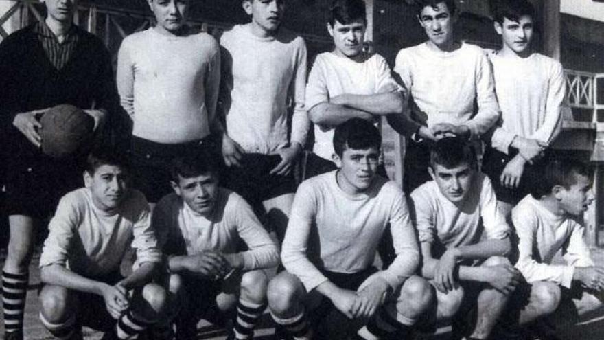 El primer equipo federado del Salgueiriños en la temporada 1962-63. // Rep. R.V.