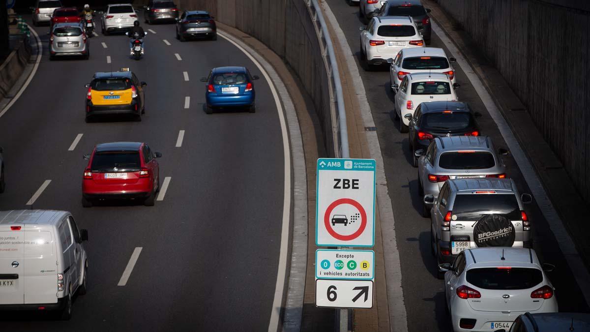 Barcelona prepara una "cadena de recursos" contra la anulación de la ZBE