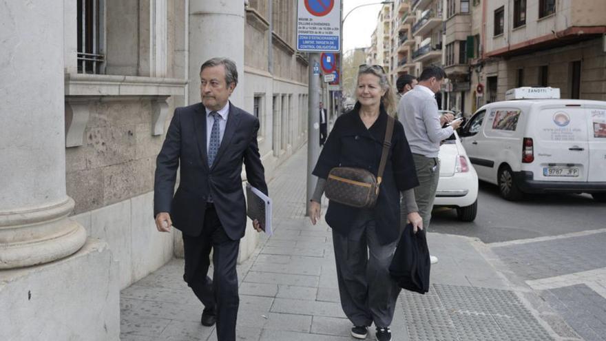 Gual de Torrella entra en los juzgados de Palma. | GUILLEM BOSCH