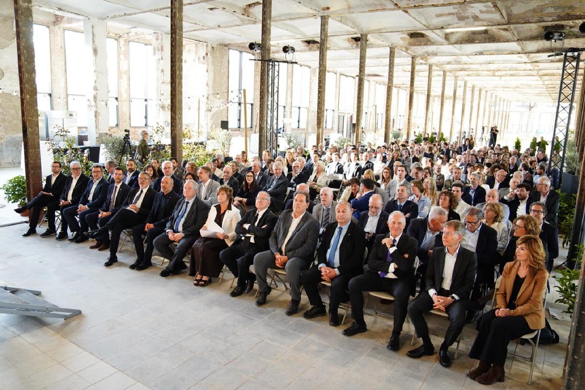 La Cambra de Manresa vesteix de gala la Fàbrica Nova en obres per celebrar els seus 120 anys La Cambra de Manresa vesteix de gala la Fàbrica Nova en obres per celebrar els seus 120 anys