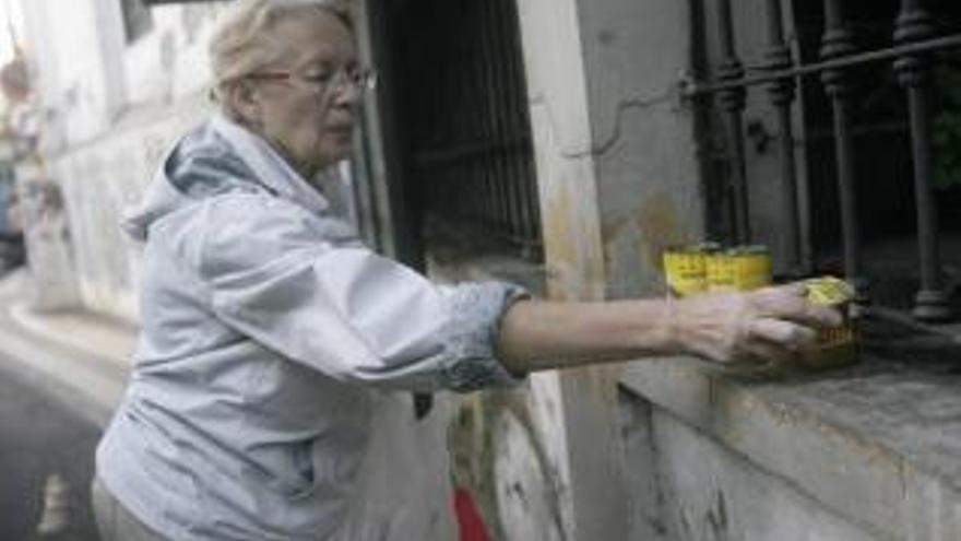 La vecina que alimenta a las ratas ataca a un operario de limpieza con un espray