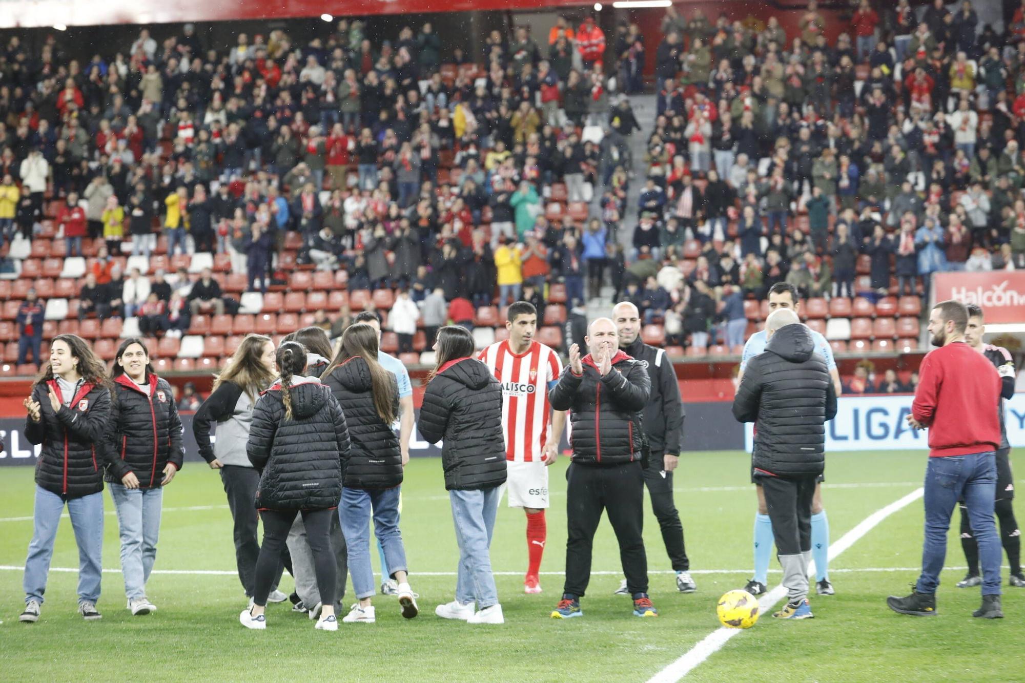 EN IMÁGENES: Partido y ambiente del Sporting-Albacete en El Molinón