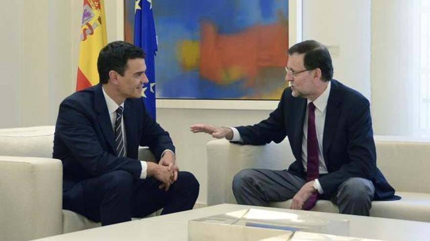 Rajoy avisa a Sánchez de que no es el momento de reformar la Constitución