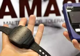 La Xunta avisa de un «importante número» de errores en pulseras antimaltrato en Galicia