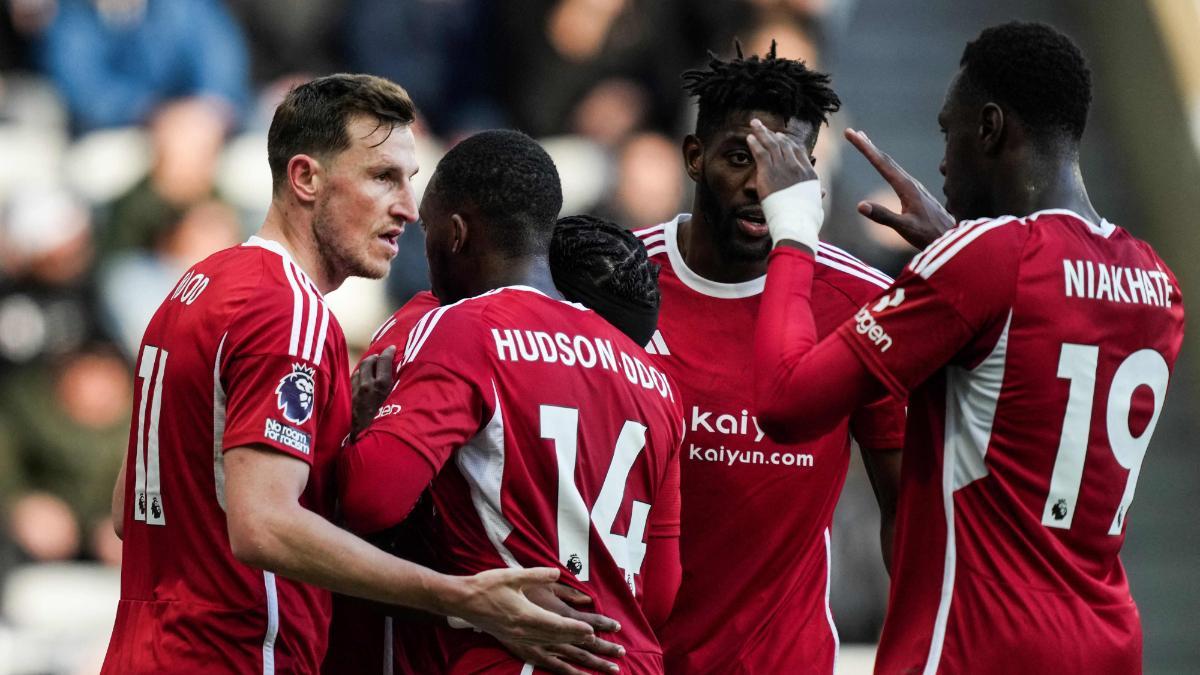 Los jugadores del Nottingham Forest celebrando uno de los goles de Wood