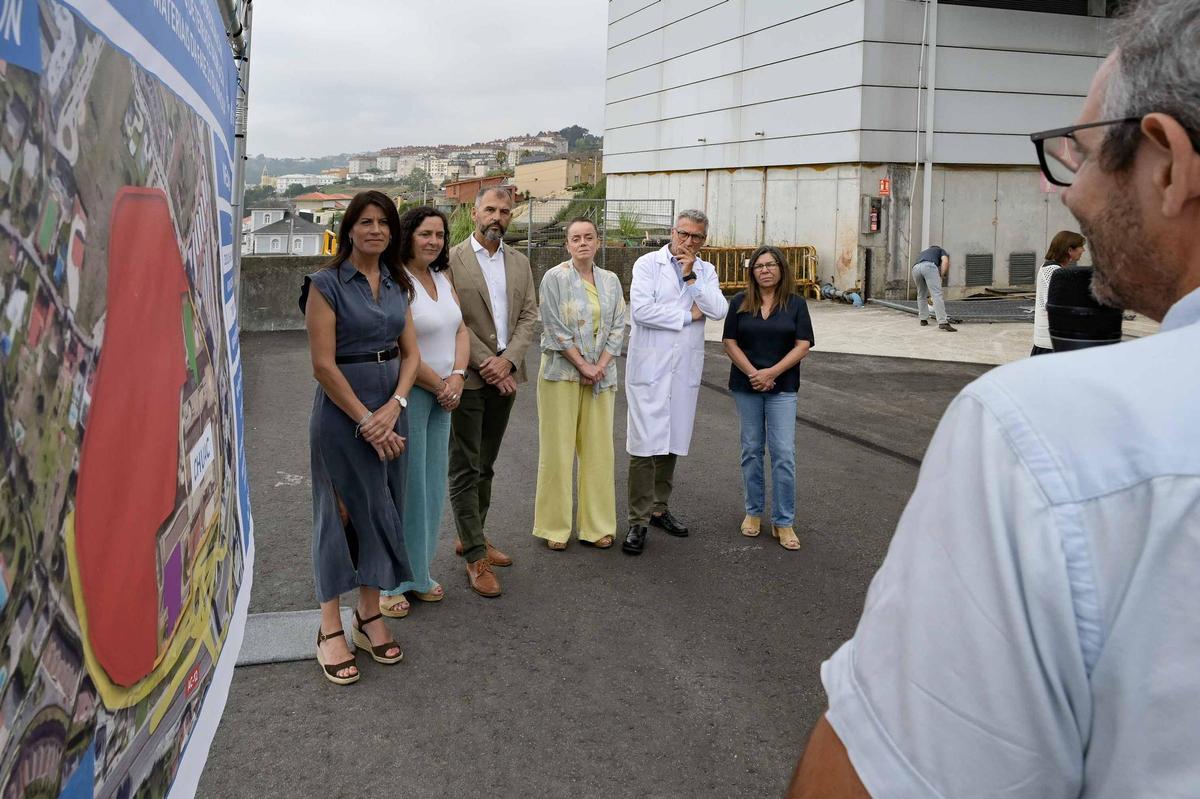 Comparecencia para dar cuenta del avance de las obras de ampliación del Chuac, este martes, junto al Hospital Universitario de A Coruña.