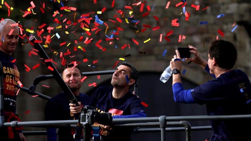 El Barça celebra con una rúa su octavo doblete de la historia