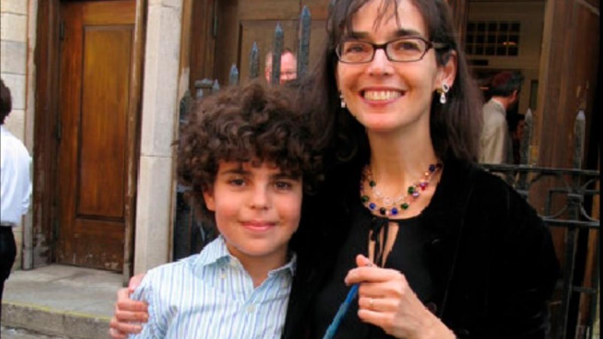 La periodista y activista a favor de una infancia más libre Lenore Skenazy y su hijo, en una imagen de archivo.