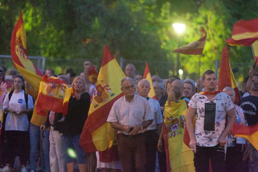 Concentración para apoyar a la Guardia Civil