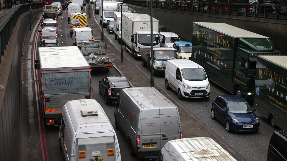 Atasco de tráfico en las calles de Londres