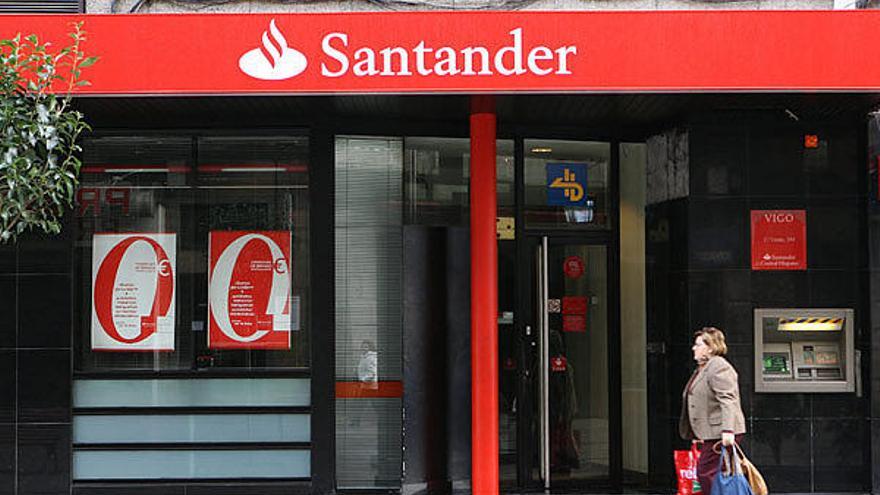 Una sucursal del Banco Santander en Vigo.