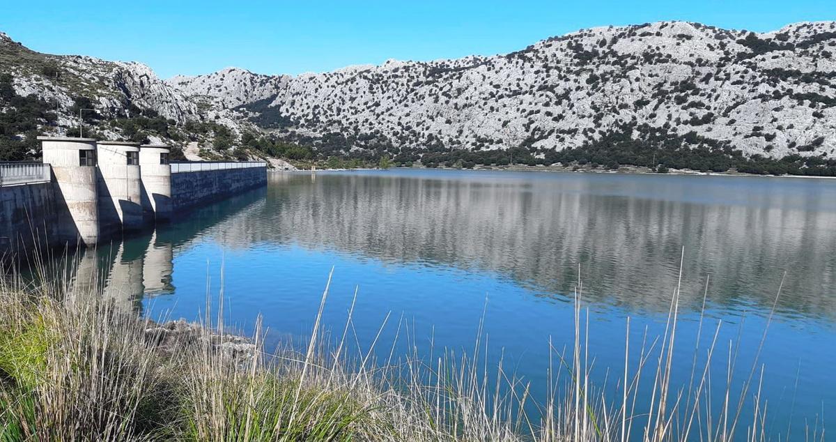 Embalse de Cúber.