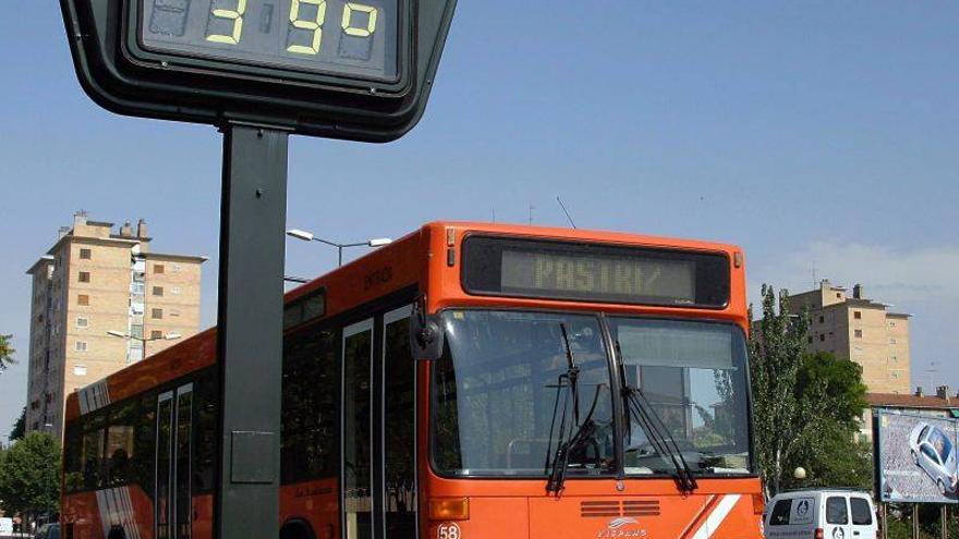 El servicio de bus pasa de 32 a 4 vehículos debido a la deuda