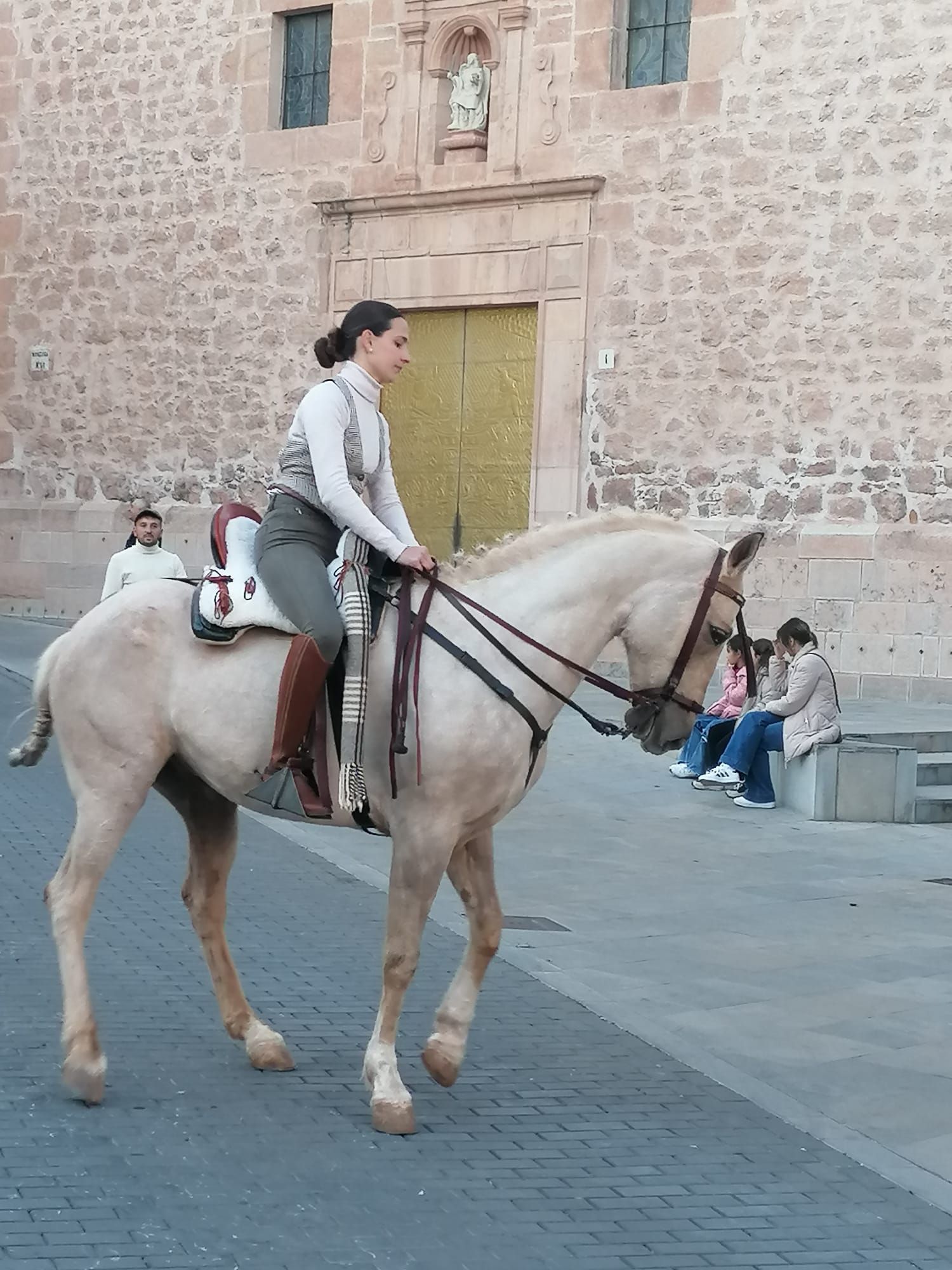 La Vall recupera su multitudinario pasacalle de Sant Antoni