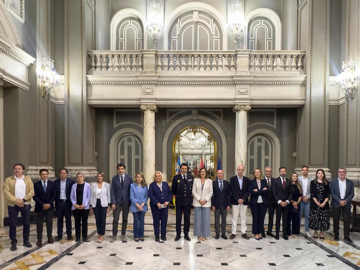 Los concejales de la corporación se han fotografiado con el nuevo jefe.