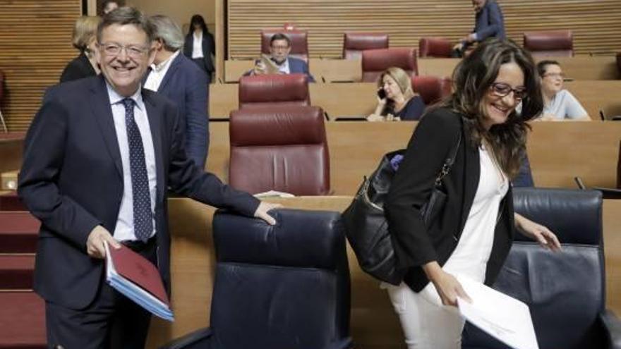 Ximo Puig, ayer en la sesión de control de las Cortes Valencianas, junto a Mónica Oltra.