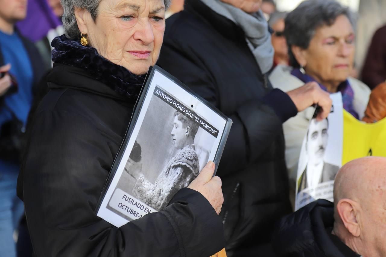 Acto en memoria de las víctimas del franquismo en el cementerio de la Salud