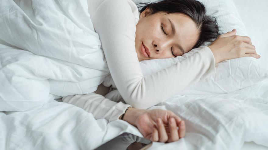 Qué le pasa a tu cuerpo cuando duermes del lado izquierdo