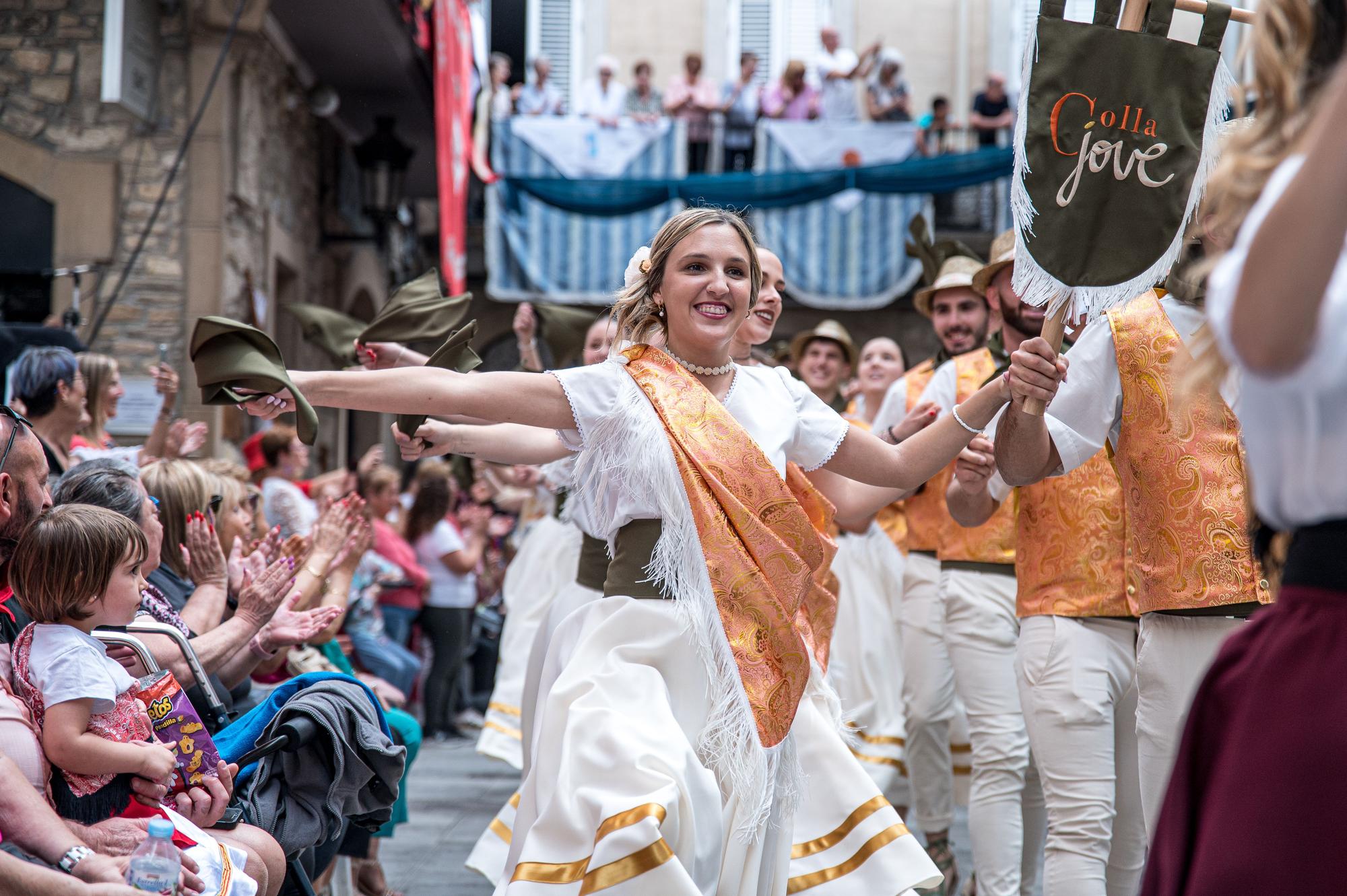 Troba't a les fotos del multitudinari ball de gitanes de Sant Vicenç