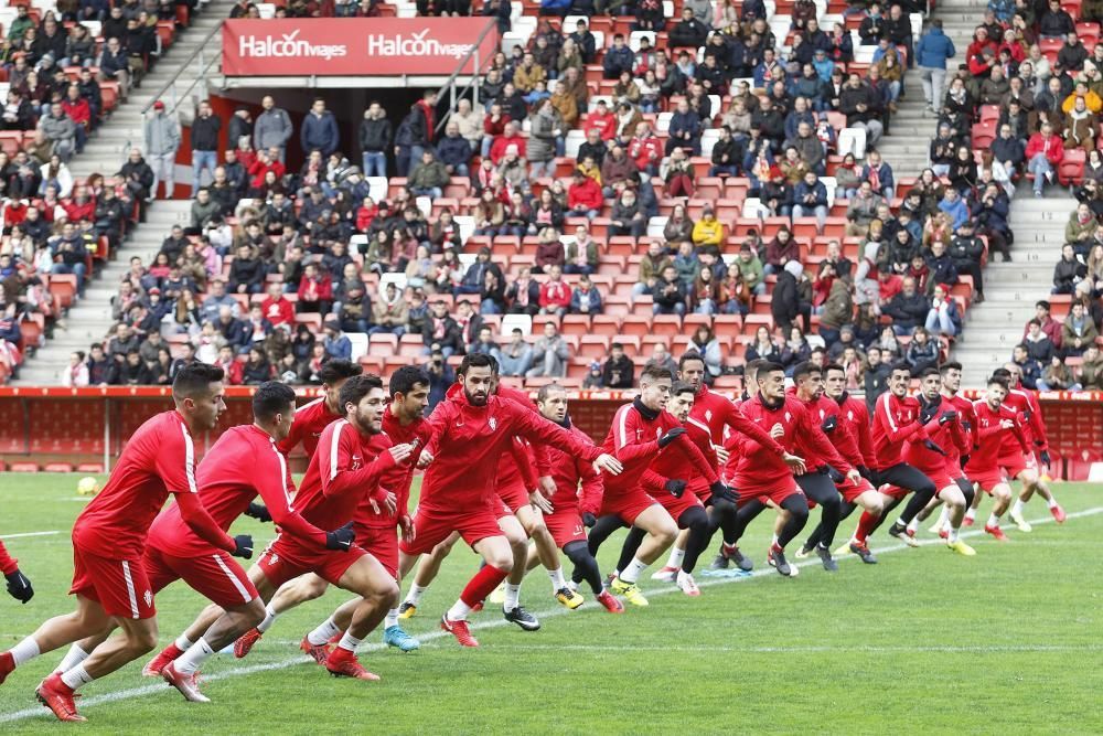 Último entrenamiento del Sporting, en El Molinón, antes del derbi.