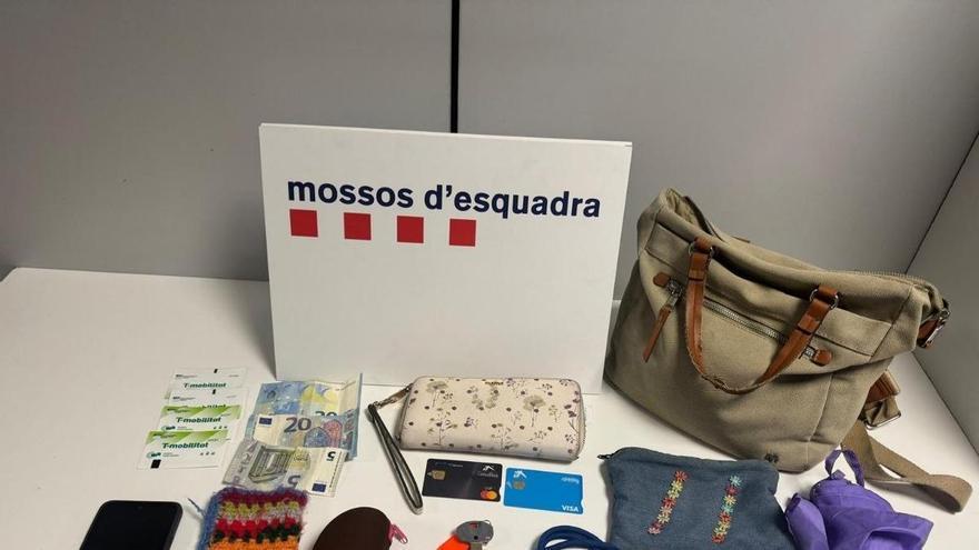 Detenen quatre persones al Bages després de furtar la bossa d'una dona de dins del seu cotxe