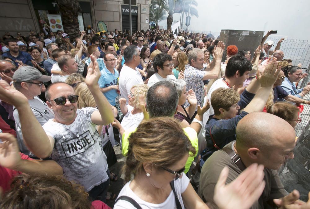 Primera mascletá de las Hogueras del 90 aniversario.