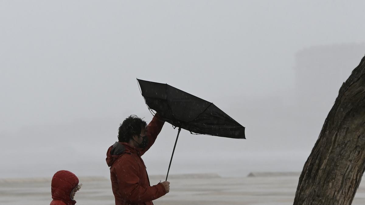 Fuerte viento en la zona de las Esclavas, en A Coruña.