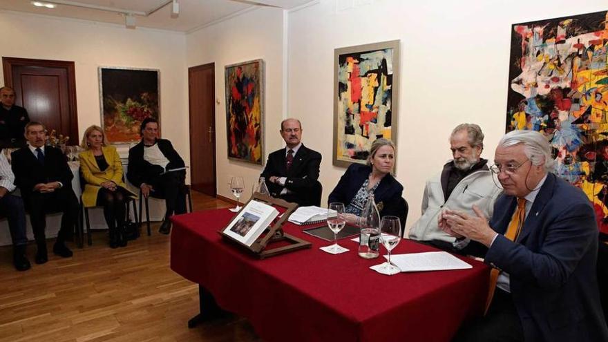 Por la izquierda, Ramón Alvargonzález, Alicia Vallina, Joaquín Planell y Ladislao Azcona, ayer.