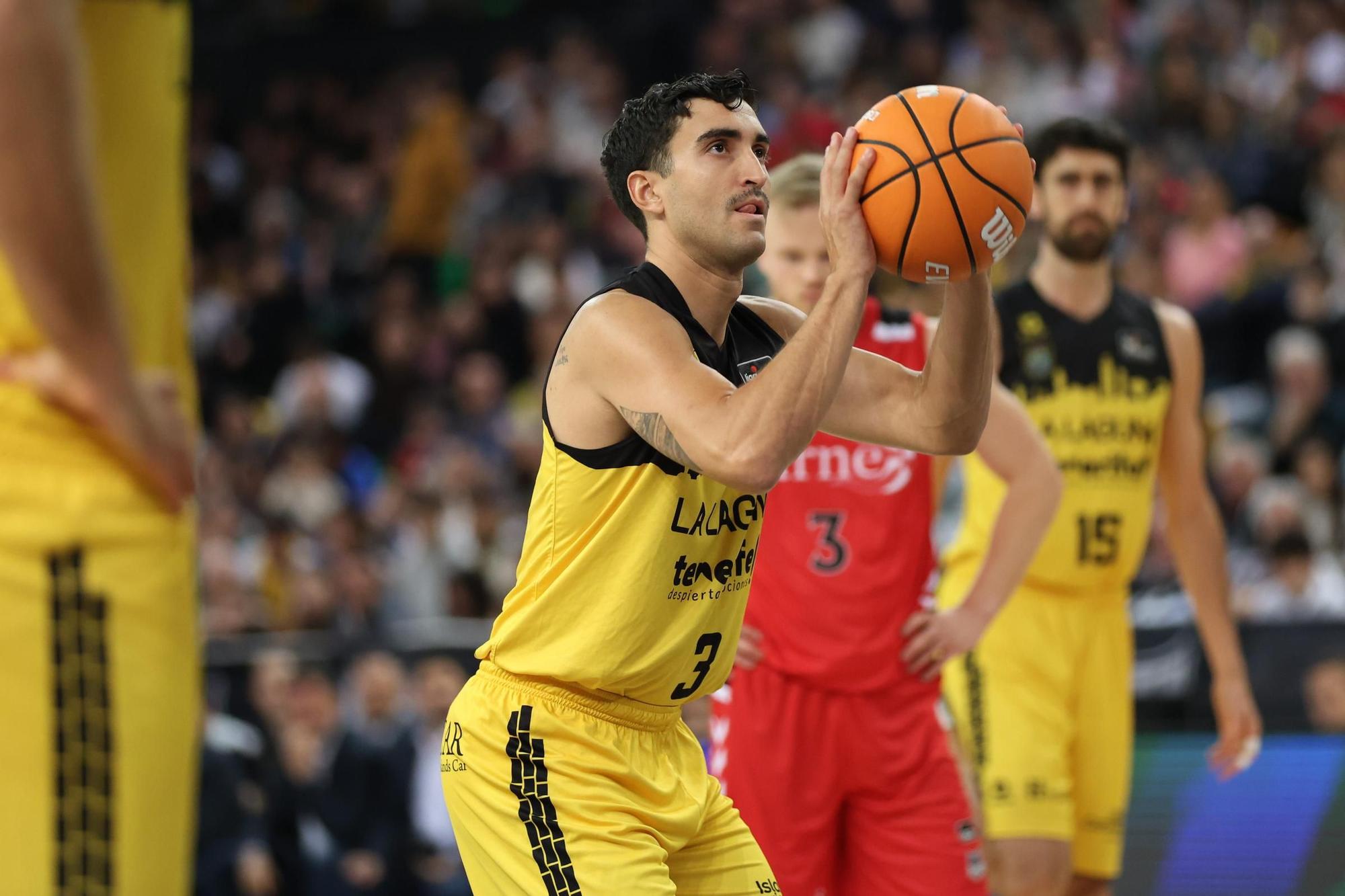 Partido entre el Bilbao y el La Laguna Tenerife