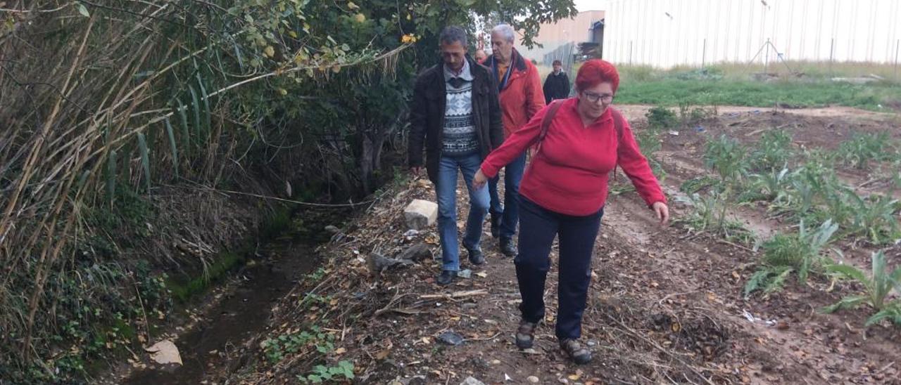 Zonas que tienen que atravesar los residentes para llegar al autobús.