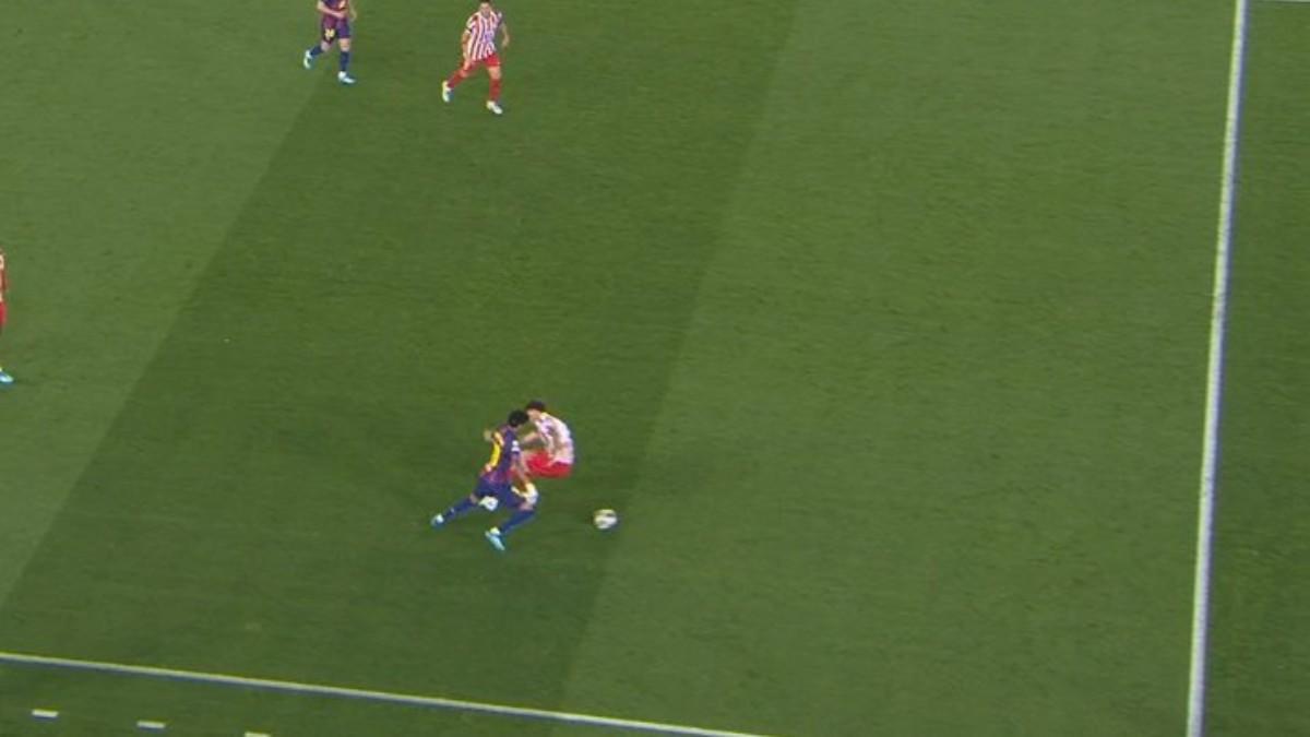 El caño de Lamine en el partido del Camp Nou