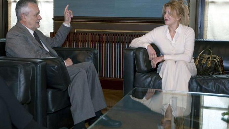 El presidente de la Junta de Andalucía, José Antonio Griñán, recibió a a baronesa Carmen Thyssen-Bornemisza, quien le informó de la llegada a Málaga de su &quot;Colección Andaluza&quot;.